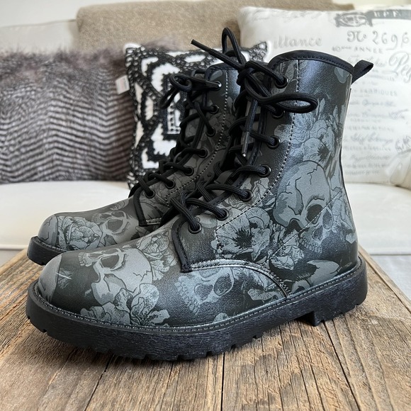 Source Unknown Shoes - Black Skull Floral Combat Boots Womens 39 Goth Grunge Lace Up Lug Sole Punk